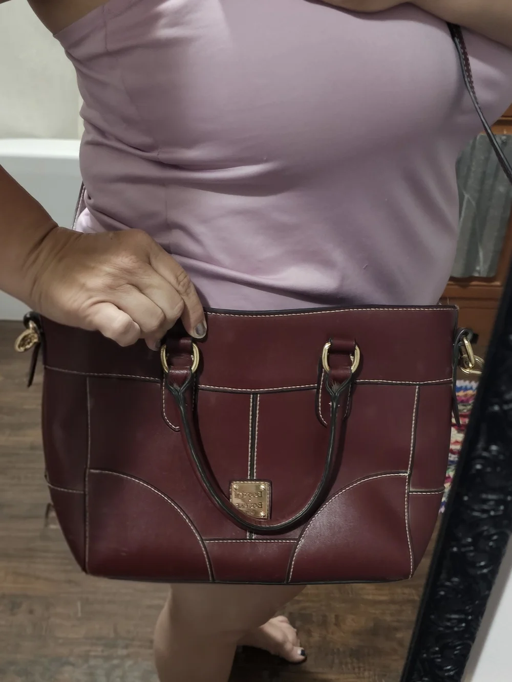 Dooney & Burke Handbag in Burgundy